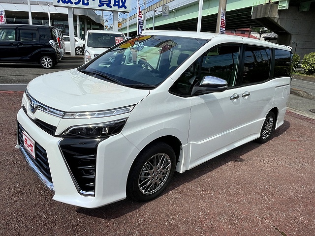 トヨタ ヴォクシー　ハイブリッド
