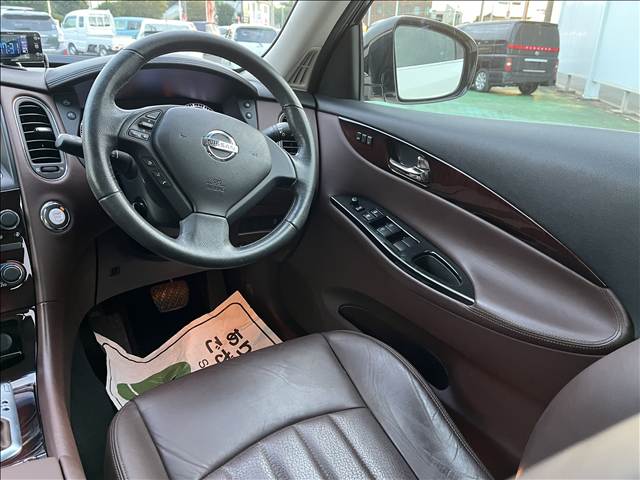日産 スカイライン　クロスオーバー