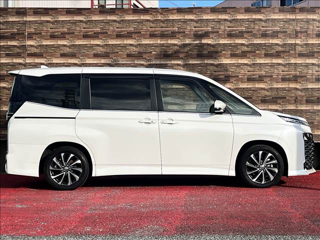 トヨタ ヴォクシー　ハイブリッド