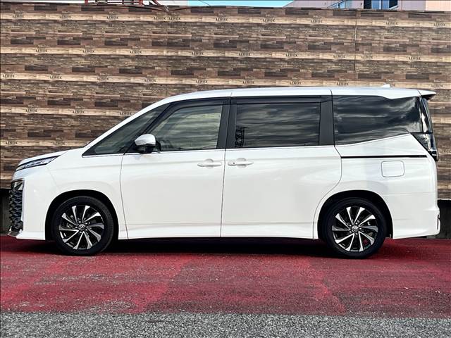 トヨタ ヴォクシー　ハイブリッド