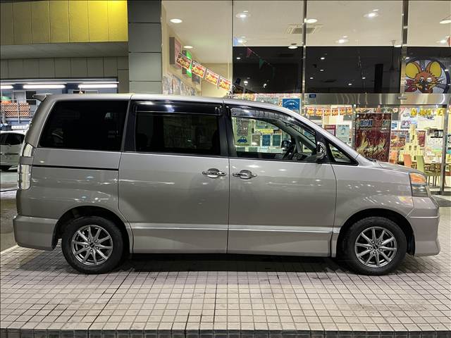 トヨタ ヴォクシー