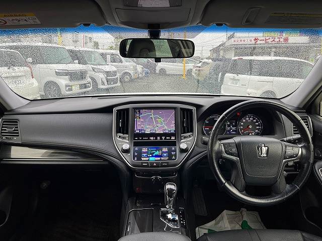トヨタ クラウン　ハイブリッド