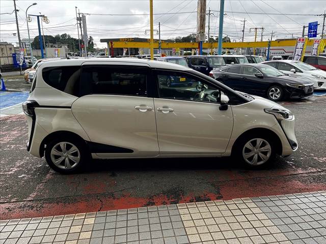トヨタ シエンタ　ハイブリッド