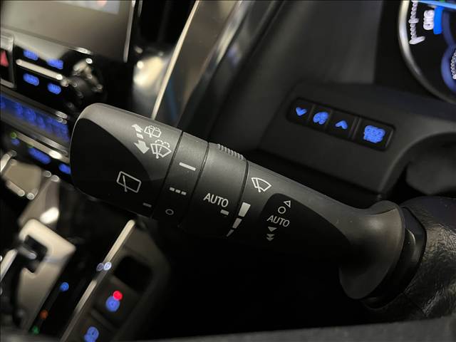 トヨタ アルファード　ハイブリッド