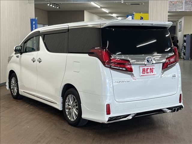 トヨタ アルファード　ハイブリッド