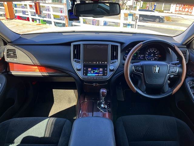 トヨタ クラウン　ハイブリッド
