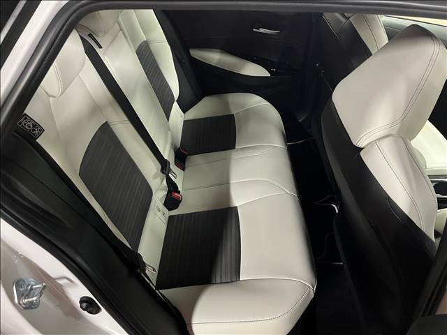 トヨタ カローラ　ツーリング　ハイブリッド