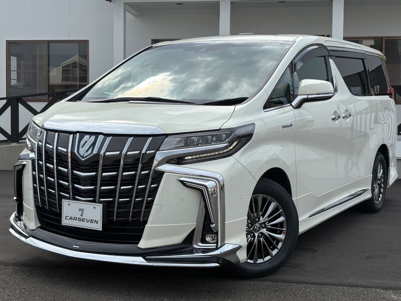 トヨタ アルファード　ハイブリッド