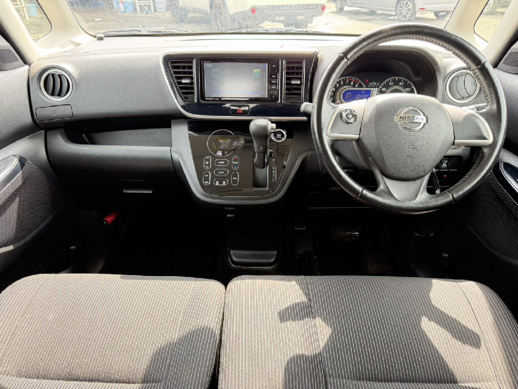 日産 デイズ　ルークス