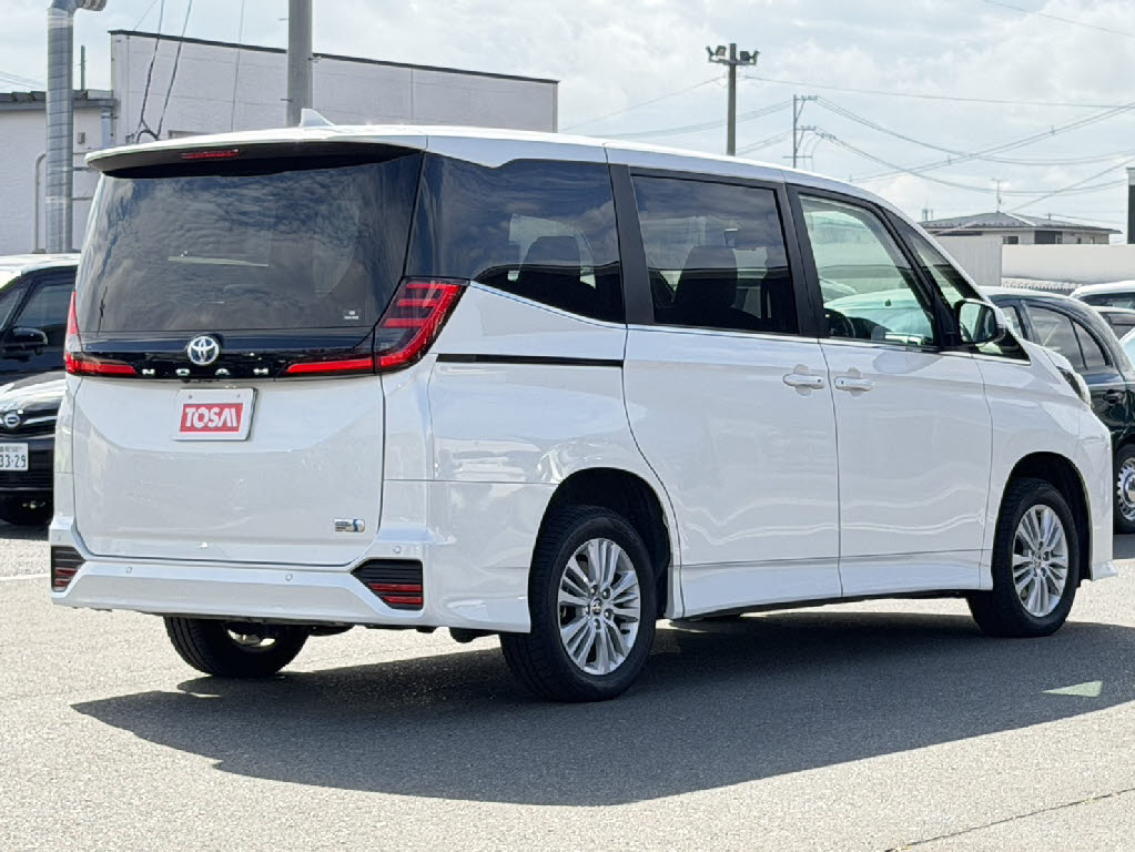トヨタ ノア　ハイブリッド