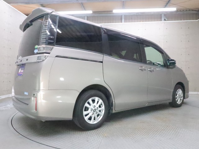 トヨタ ヴォクシー