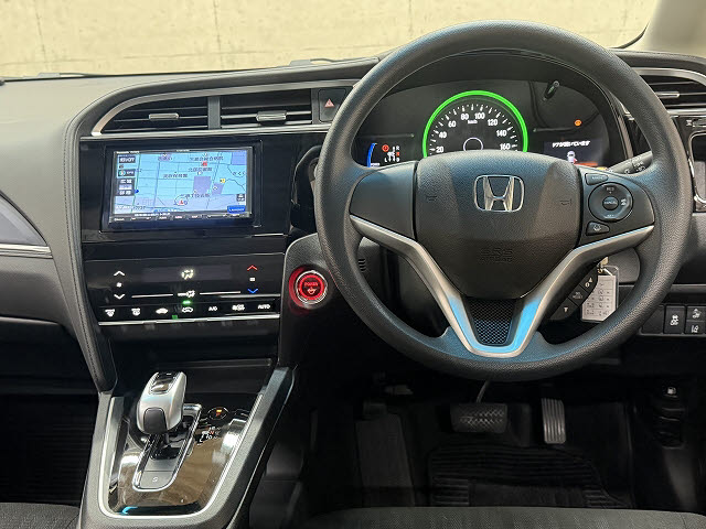 ホンダ シャトル　ハイブリッド