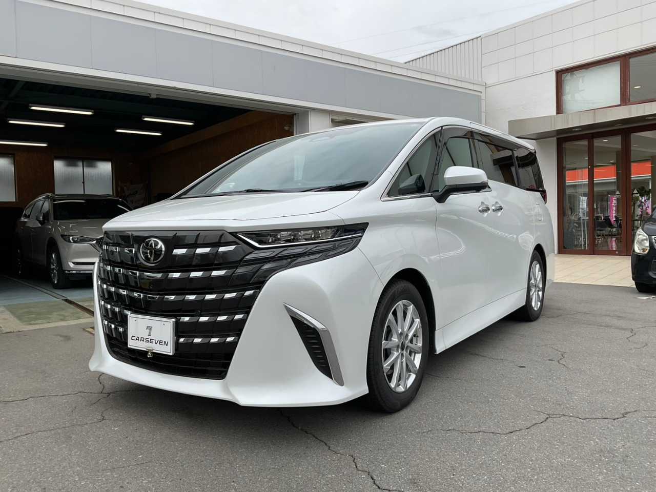 トヨタ アルファード　ハイブリッド