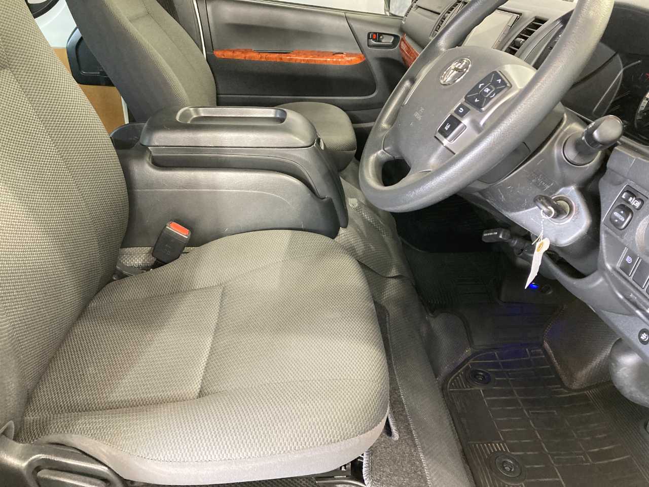 トヨタ ハイエースバン