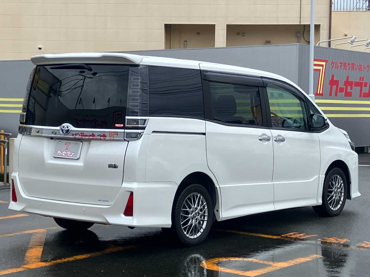 トヨタ ヴォクシー　ハイブリッド