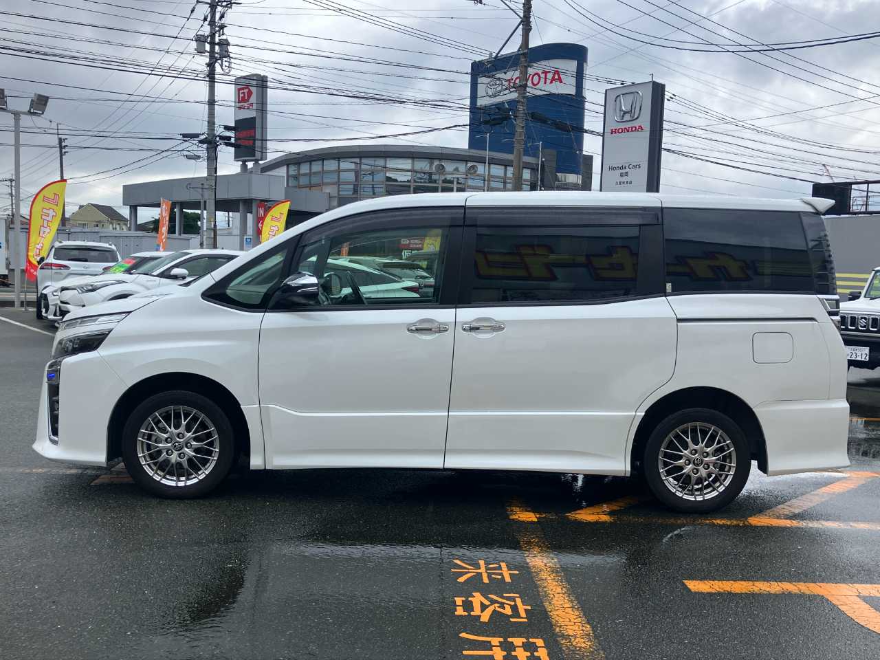 トヨタ ヴォクシー　ハイブリッド