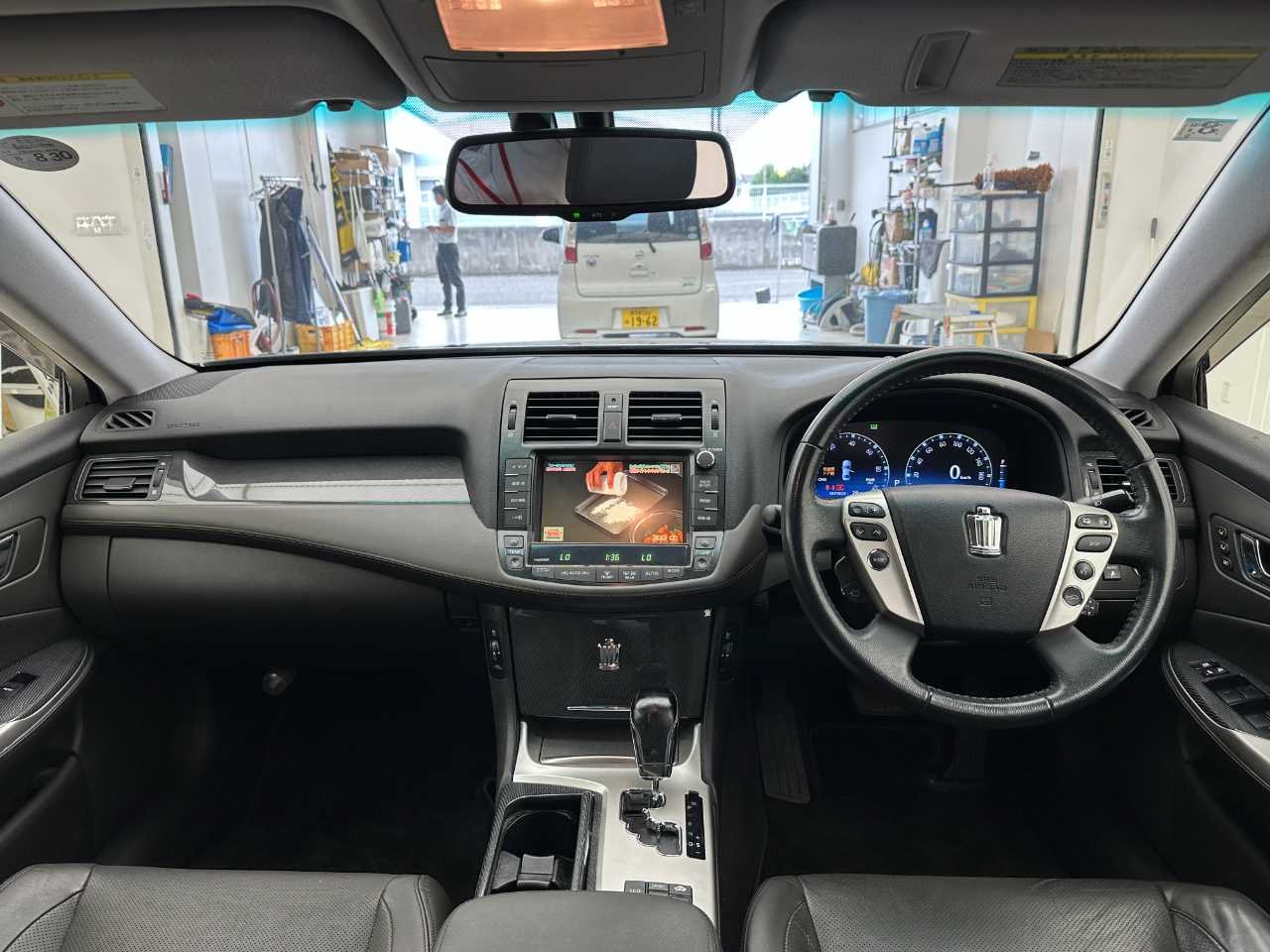 トヨタ クラウン　ハイブリッド