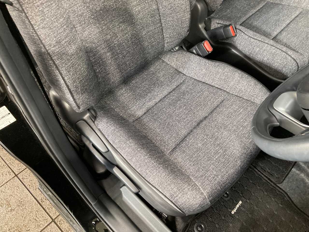 トヨタ シエンタ　ハイブリッド