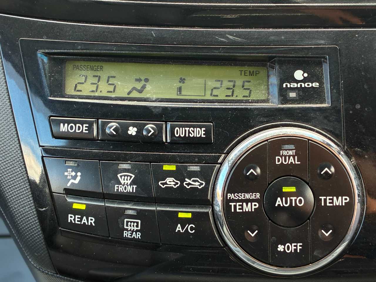 トヨタ エスティマ　ハイブリッド