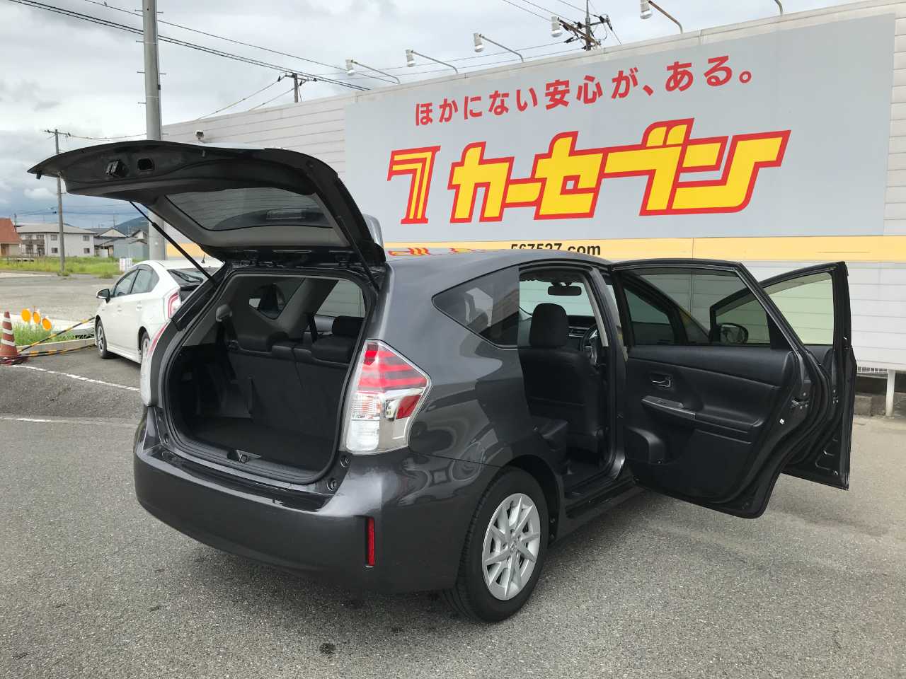 トヨタ プリウス　アルファ