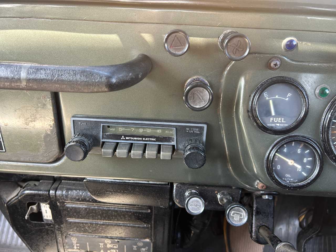 三菱 ジープ
