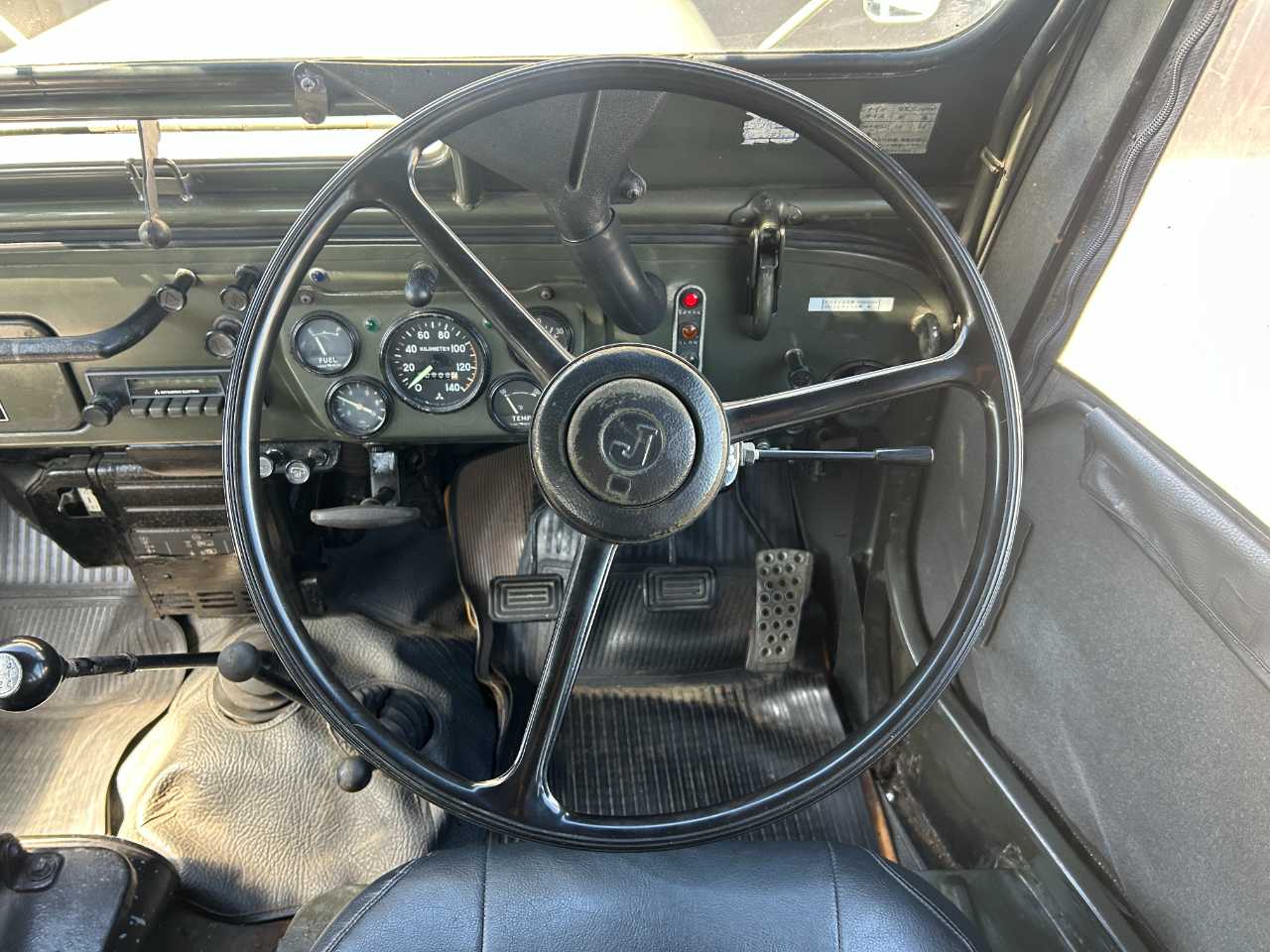三菱 ジープ