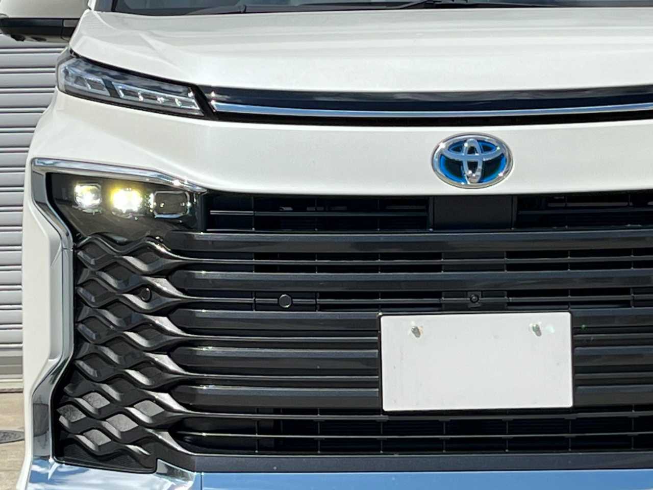 トヨタ ヴォクシー　ハイブリッド