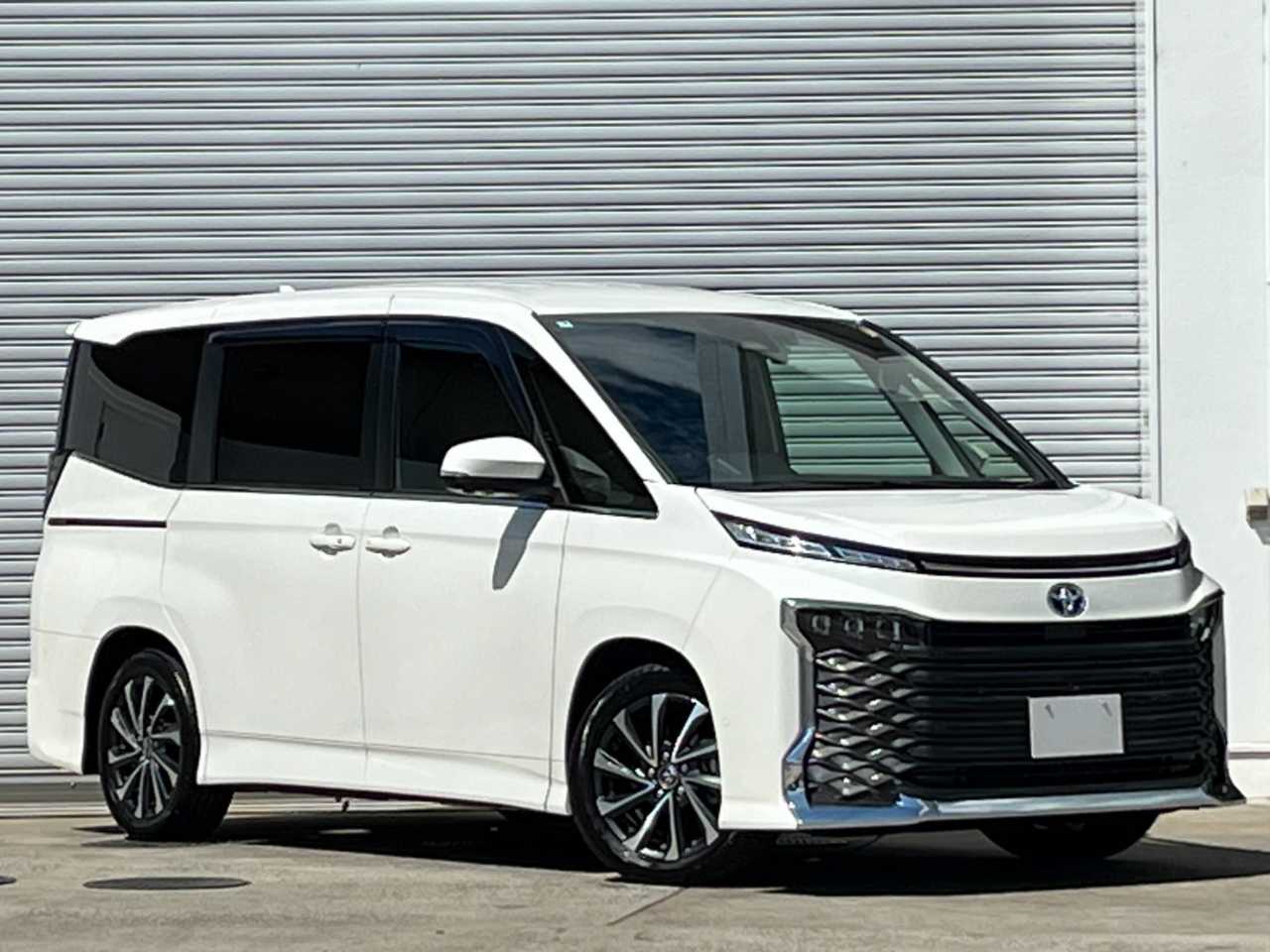 トヨタ ヴォクシー　ハイブリッド