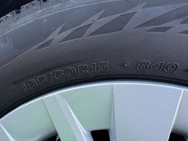 トヨタ ヤリス　ハイブリッド