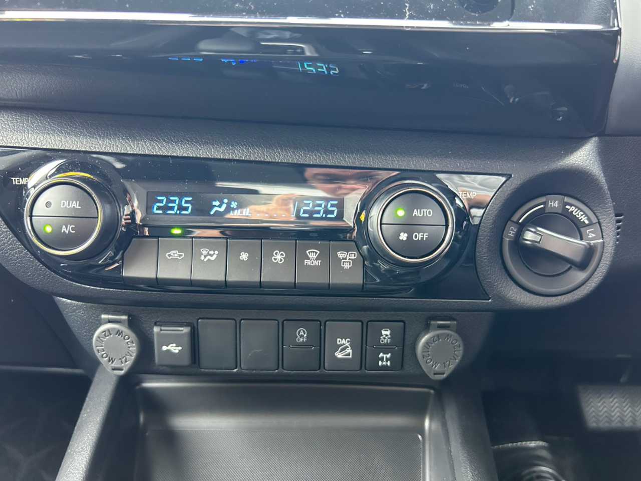 トヨタ ハイラックス