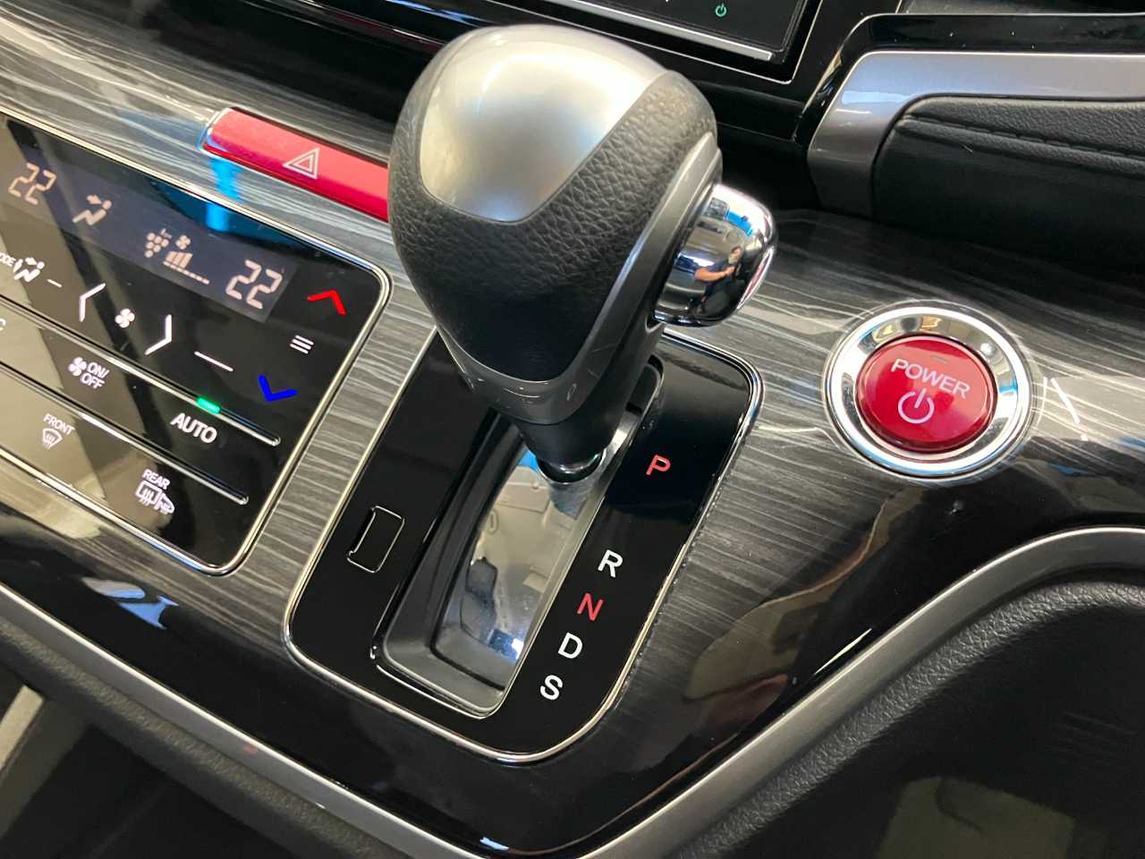 ホンダ オデッセイ　ハイブリッド