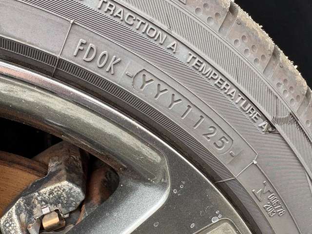 トヨタ カローラ　ツーリング　ハイブリッド
