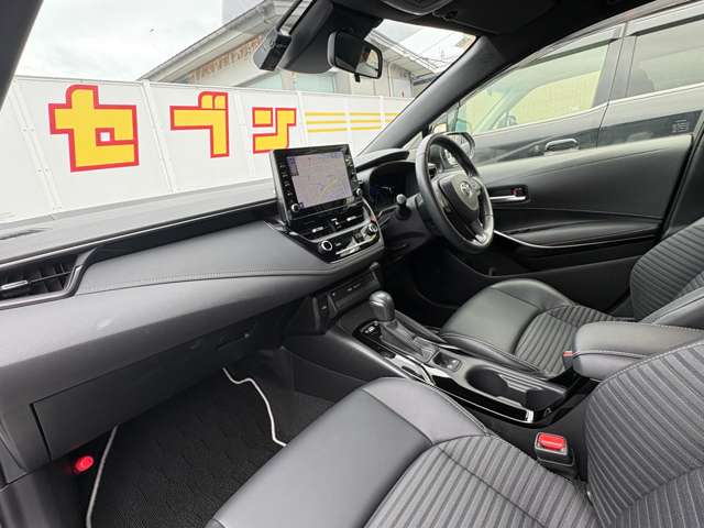 トヨタ カローラ　ツーリング　ハイブリッド