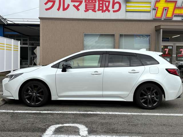 トヨタ カローラ　ツーリング　ハイブリッド