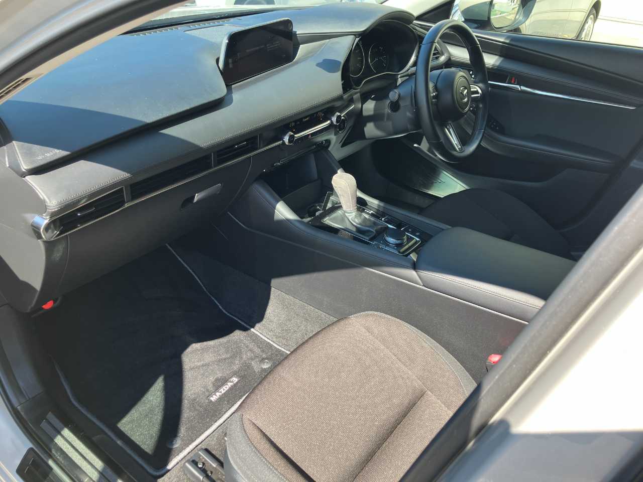 マツダ ＭＡＺＤＡ３　セダン