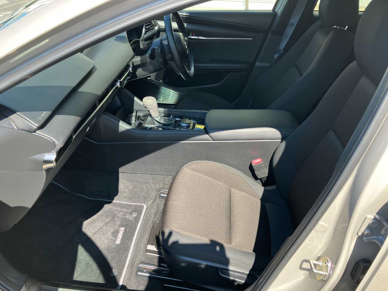 マツダ ＭＡＺＤＡ３　セダン