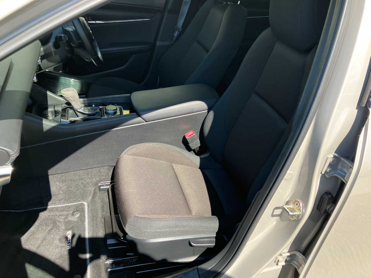 マツダ ＭＡＺＤＡ３　セダン