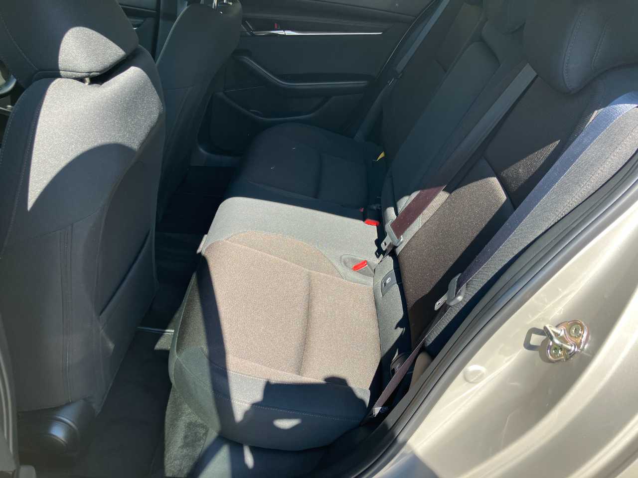 マツダ ＭＡＺＤＡ３　セダン