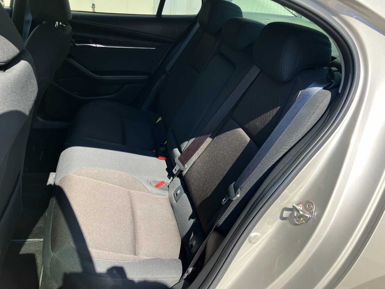 マツダ ＭＡＺＤＡ３　セダン
