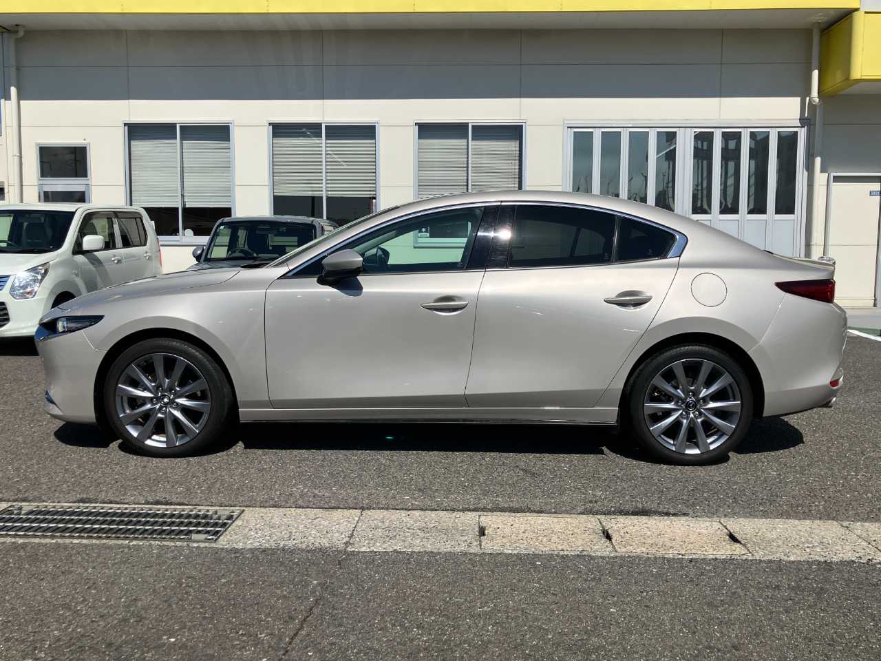 マツダ ＭＡＺＤＡ３　セダン