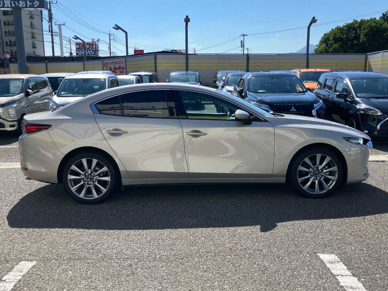 マツダ ＭＡＺＤＡ３　セダン