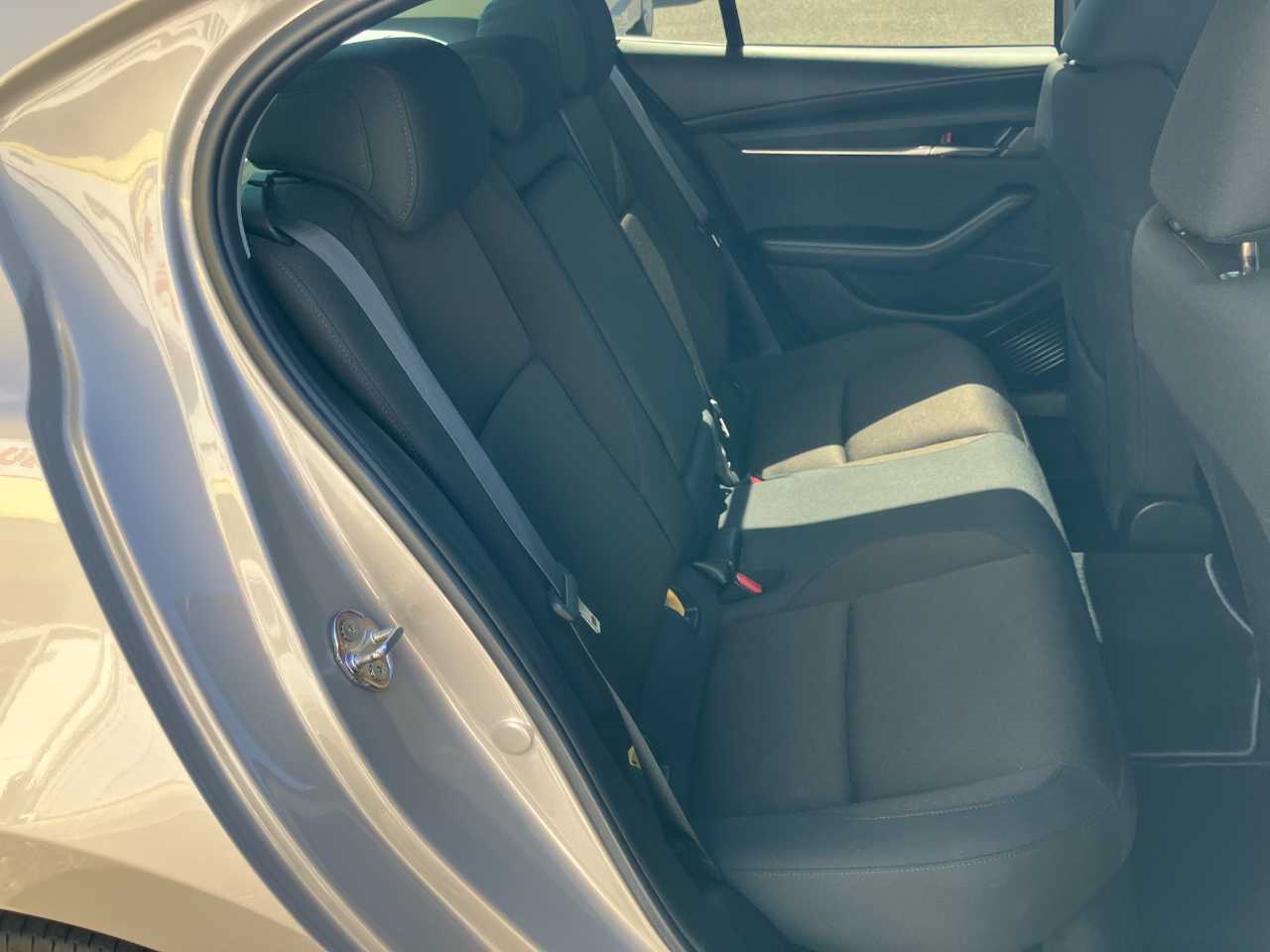 マツダ ＭＡＺＤＡ３　セダン