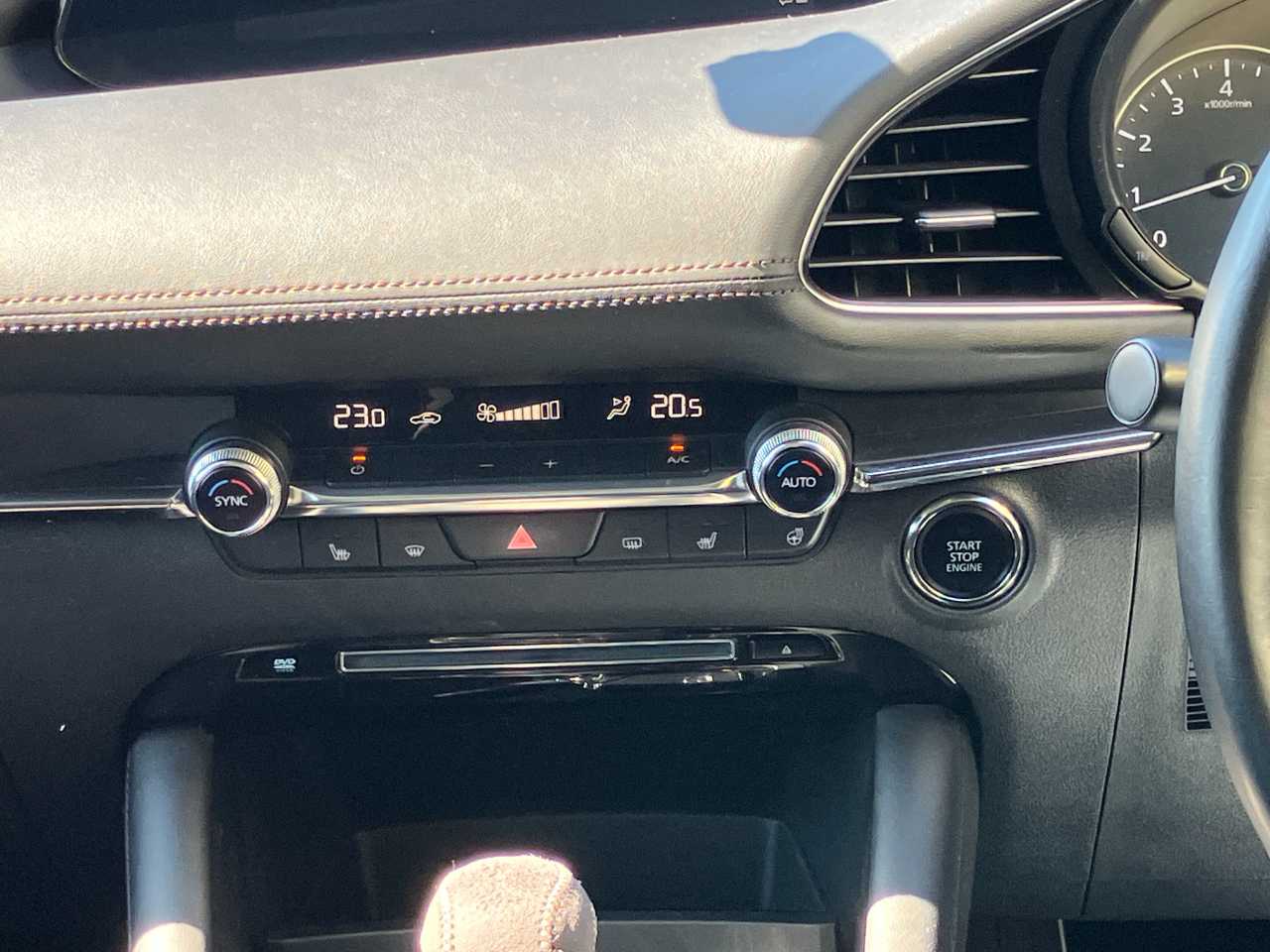 マツダ ＭＡＺＤＡ３　セダン
