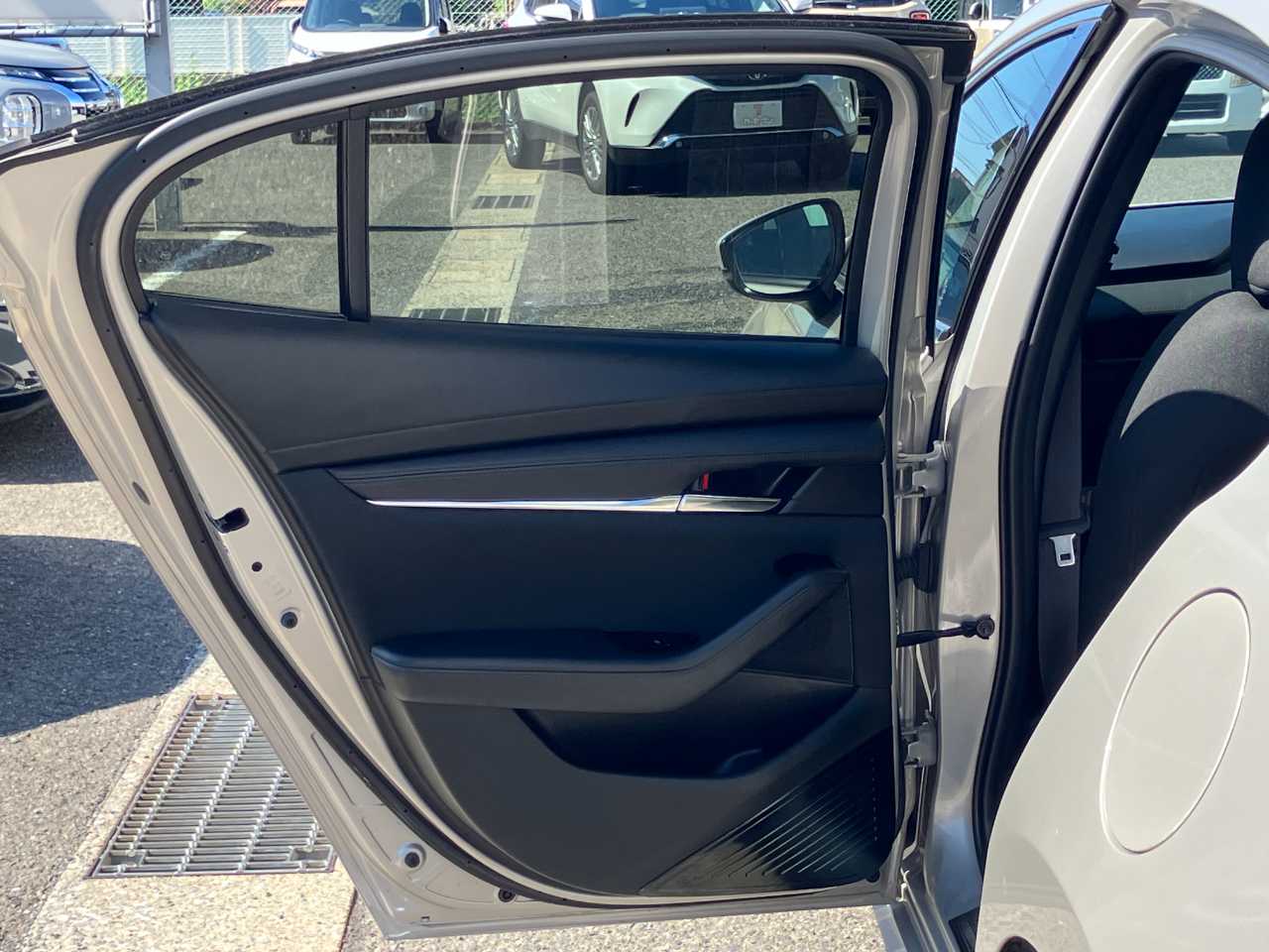 マツダ ＭＡＺＤＡ３　セダン
