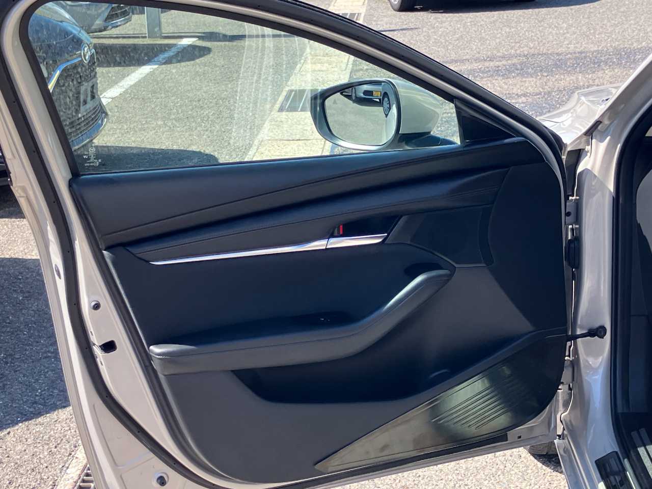 マツダ ＭＡＺＤＡ３　セダン
