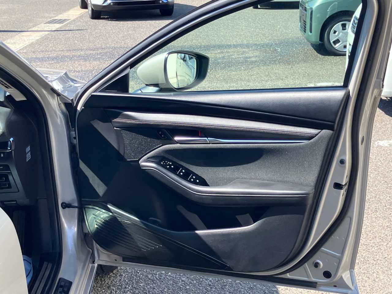 マツダ ＭＡＺＤＡ３　セダン