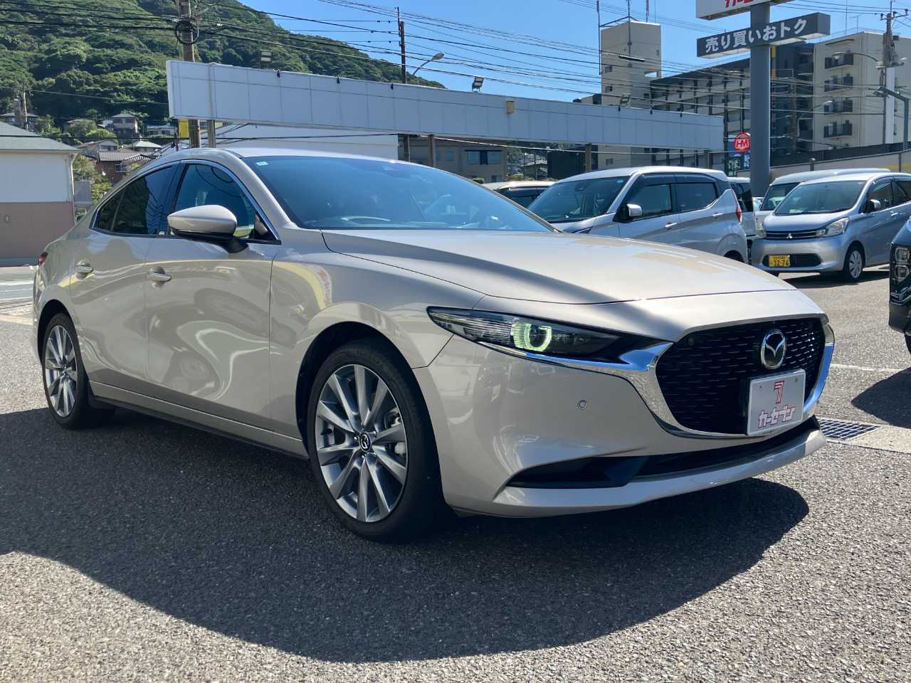 マツダ ＭＡＺＤＡ３　セダン