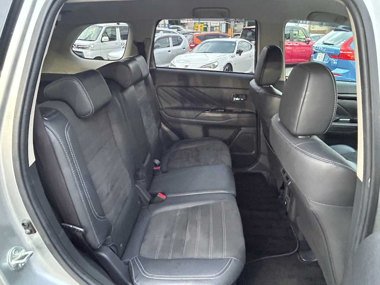三菱 アウトランダーＰＨＥＶ