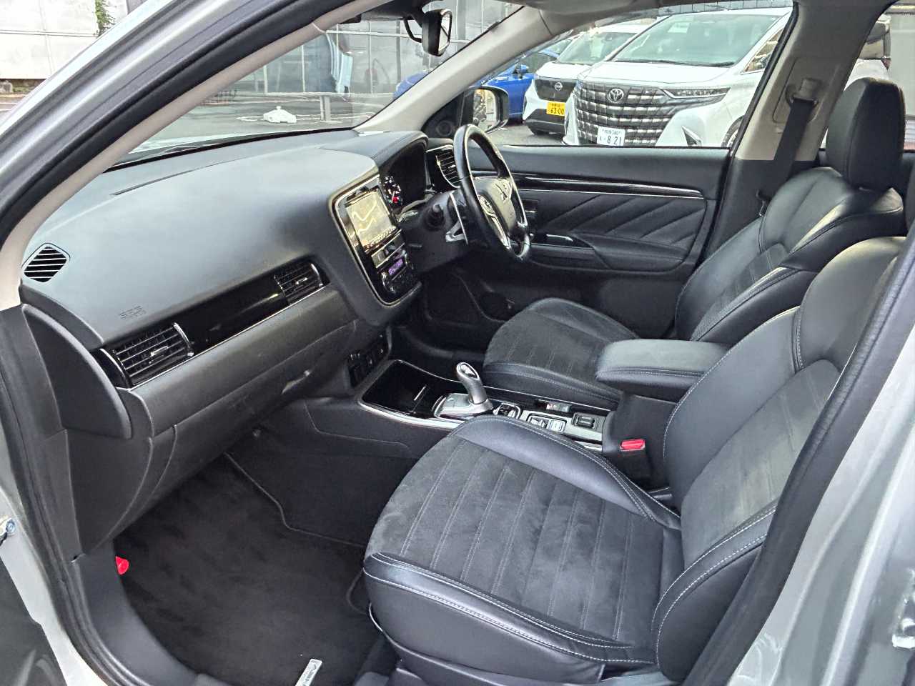 三菱 アウトランダーＰＨＥＶ