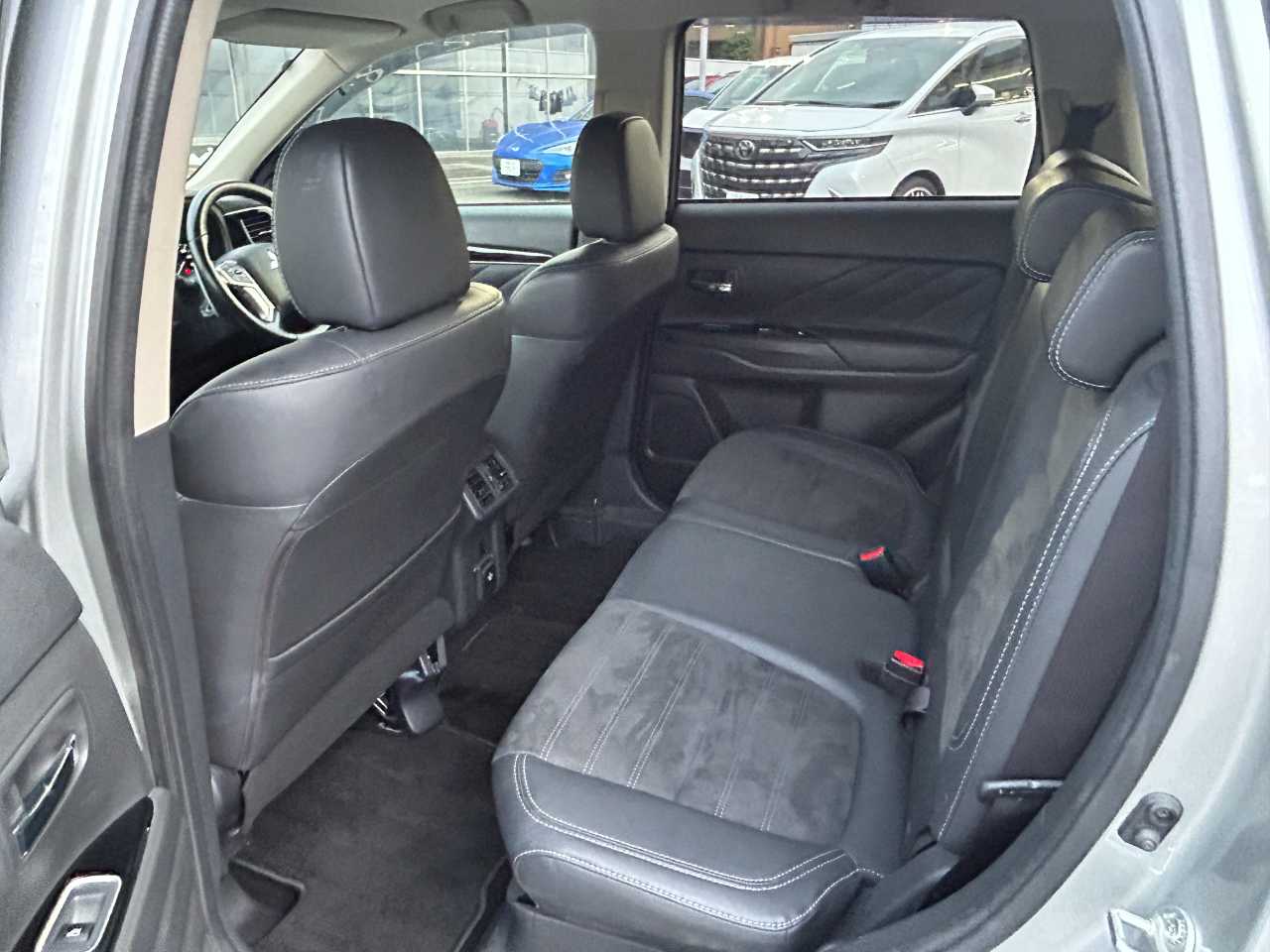 三菱 アウトランダーＰＨＥＶ